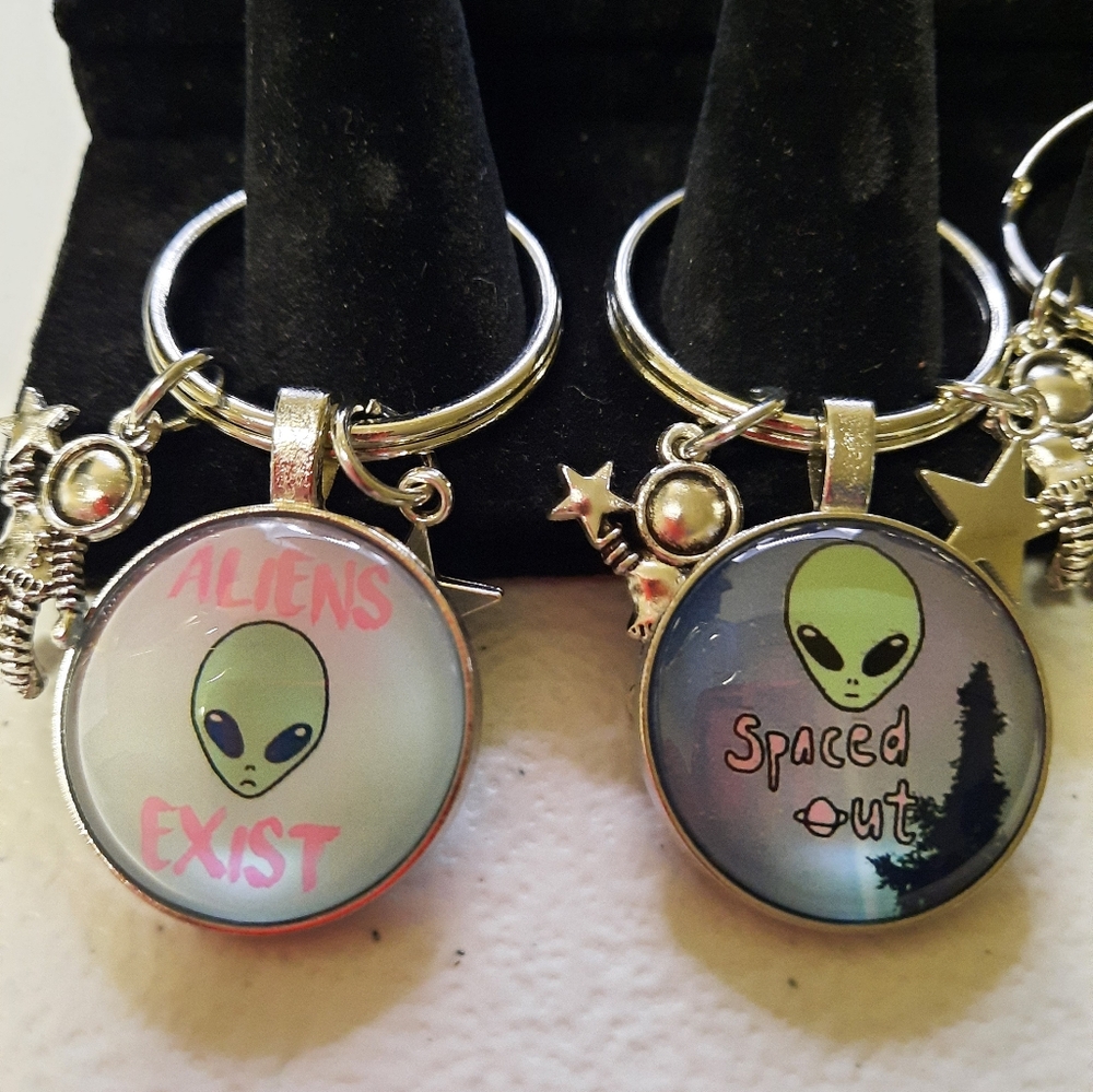 Alien Keychains 4pc - Picture 3 of 5